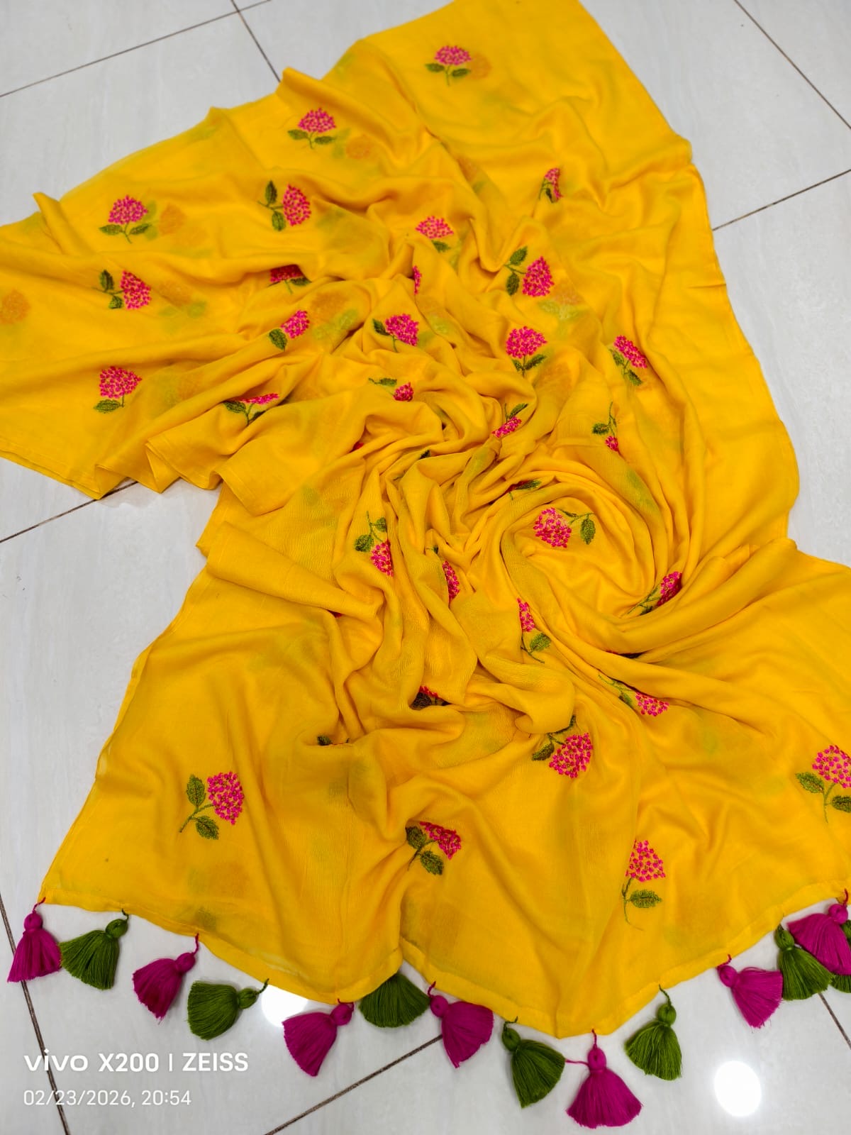 Embroidery mul cotton sarees with blouse piece