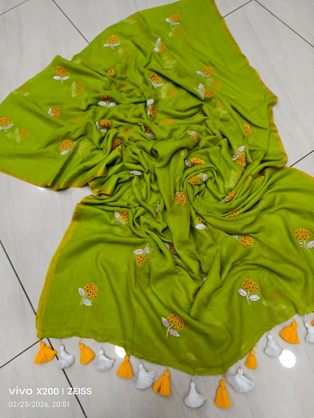 Embroidery mul cotton sarees with blouse piece