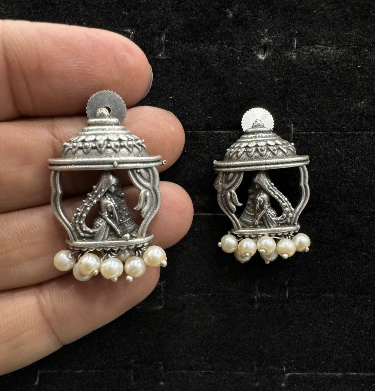 SILVER LOOK ALIKE EARRING SET
