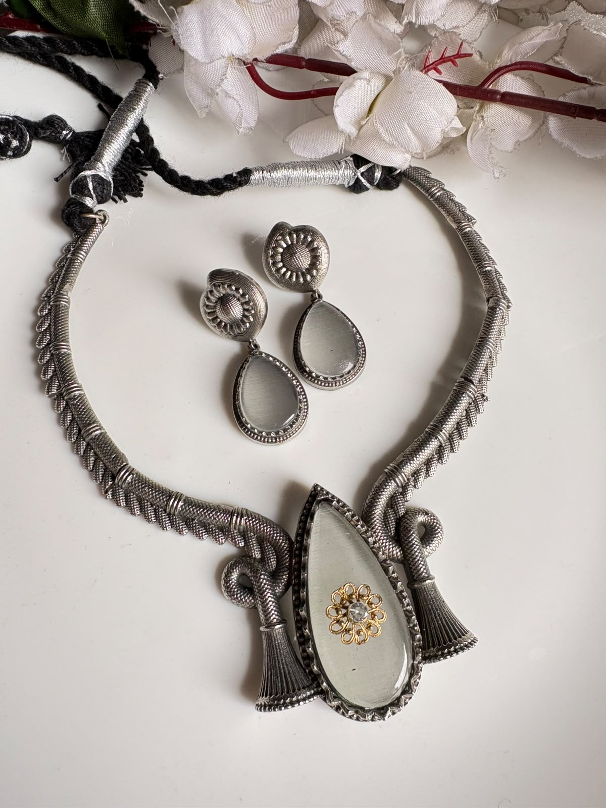 STATEMENT SLA NECKPIECE